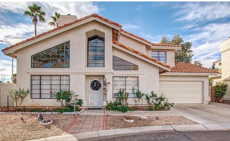 Gilbert House: 1314 N Brittany Ln