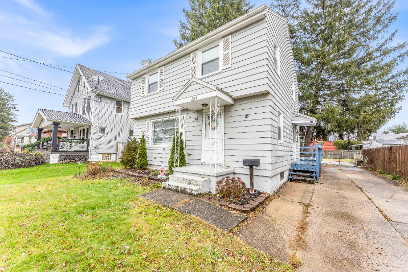 Cuyahoga falls House: 1823 7th st