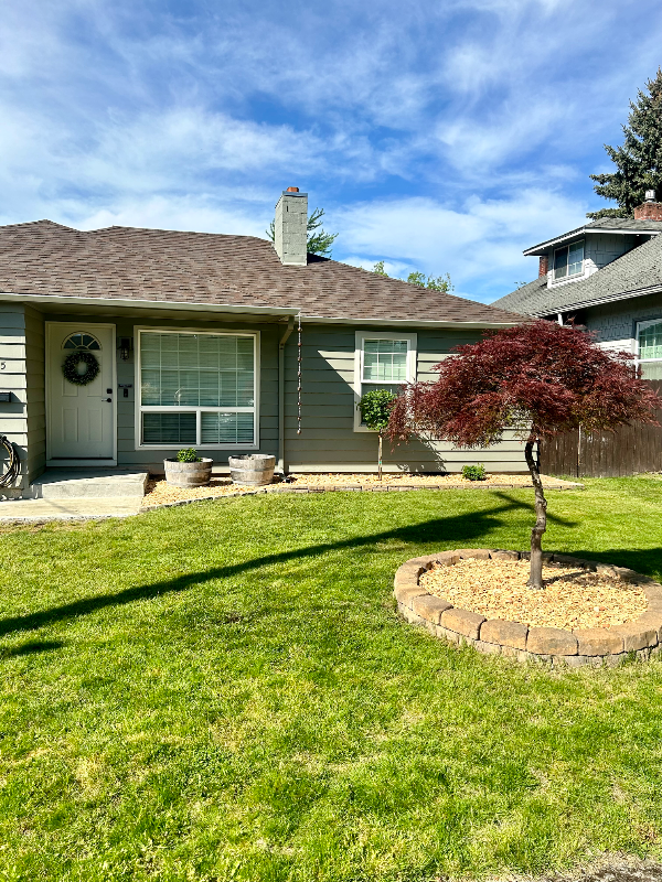 Salem House: 2225 Breyman St NE