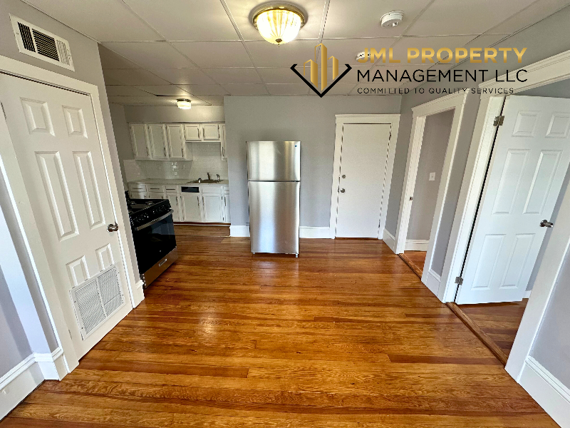 Fall River Apartment: 321 Union St