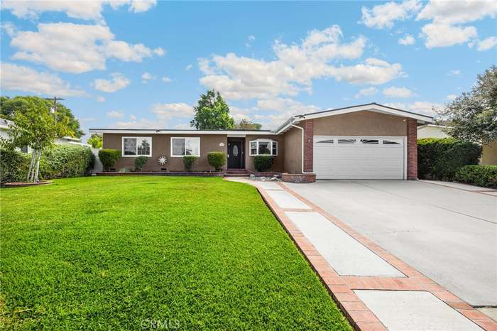 Whittier House: 10732 Lindesmith Ave