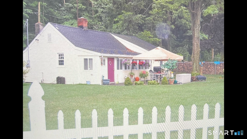 Monroe House: 159 Purdy hill Rd