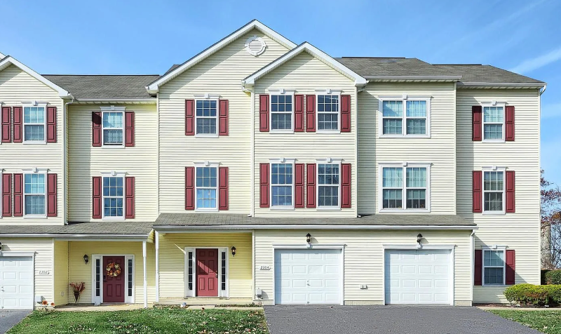 York Condo: 2304 Sunny Hill Cir