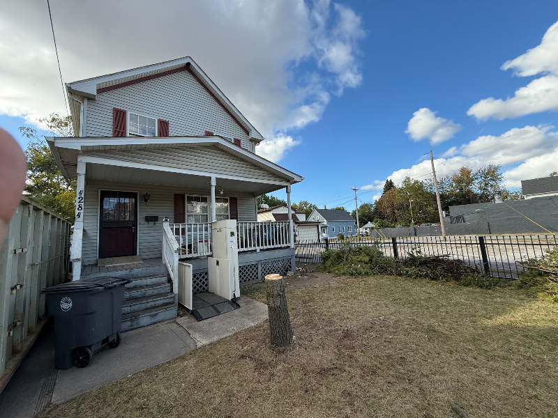 Cleveland House: 4284 E 71st