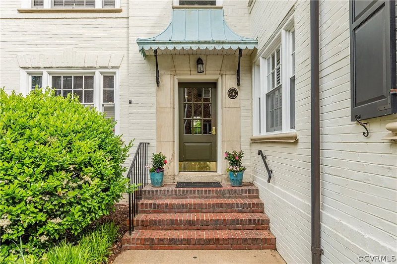 Richmond Condo: 36 E. Lock Lane