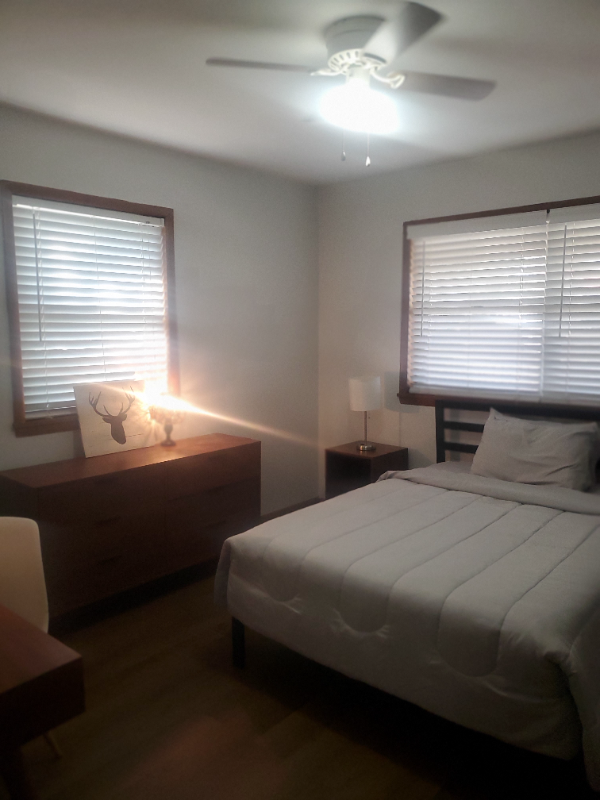 Springfield Apartment: 1215E Elm