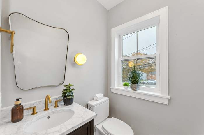 Boston House: 417 Poplar ST