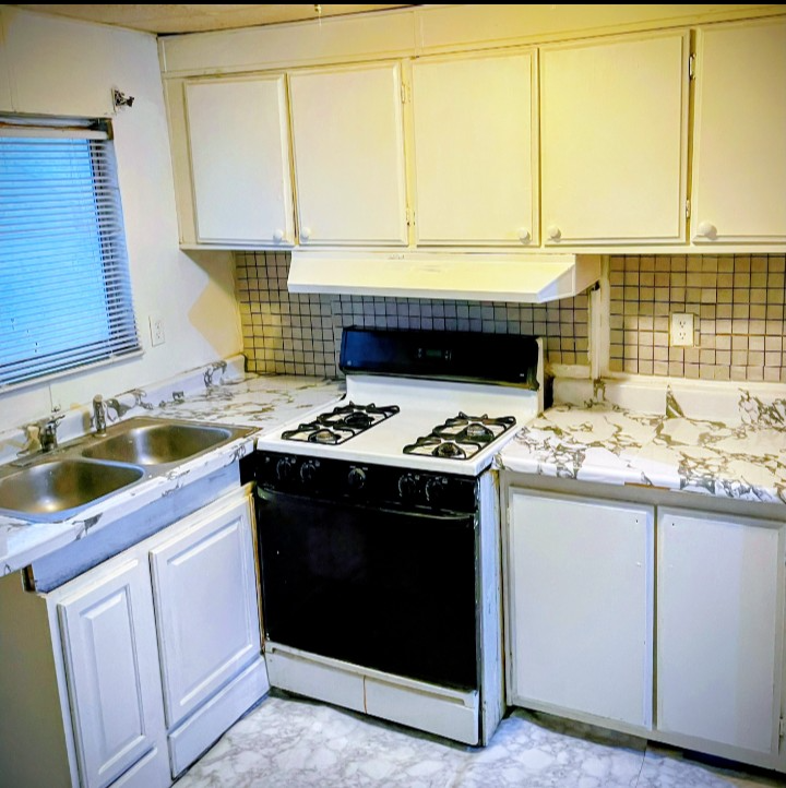 Las vages House: 5 Miller Avenue