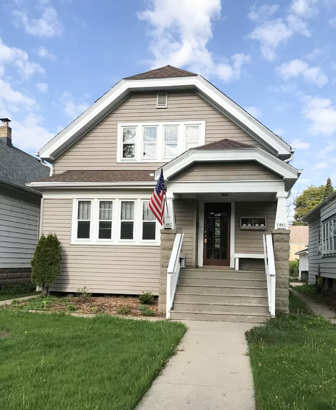 West Allis House: 1463 S 90th St