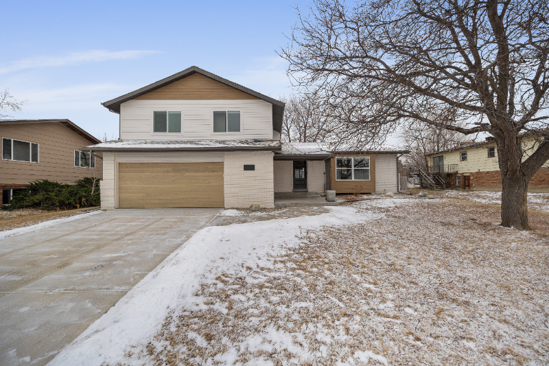 Longmont House: 2967 Lakeshore Drive