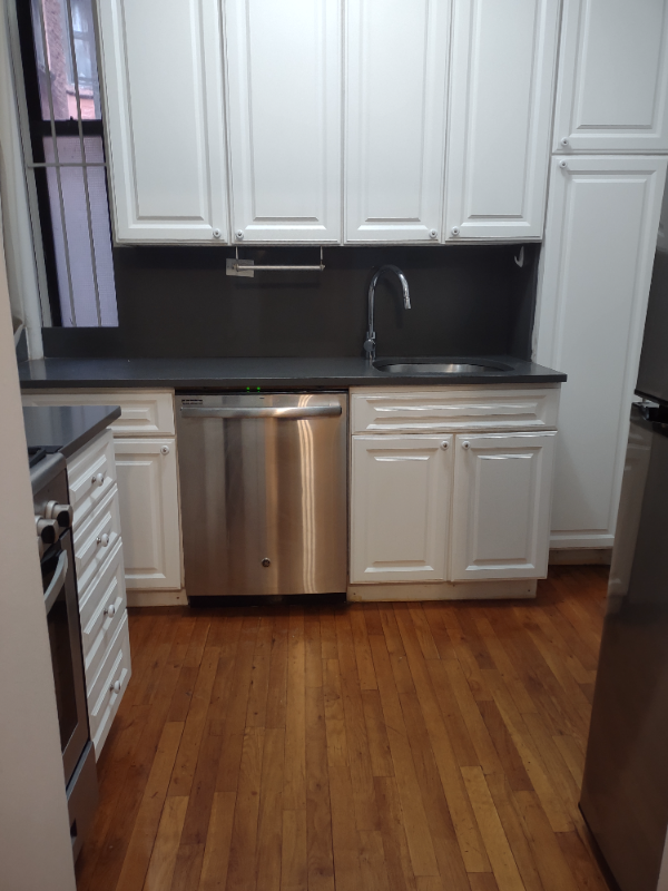 New York Apartment: W. 45th St, 9th ave