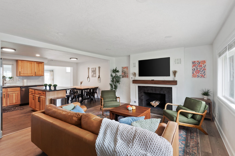 Portland House: 12242 SE Raymond