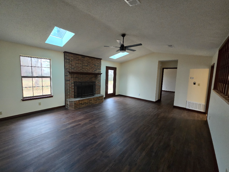 Mary Esther House: 199 Lakeside Ln