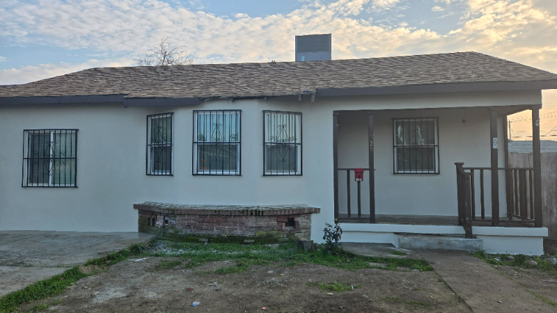 Bakersfield House: 725 31st St.