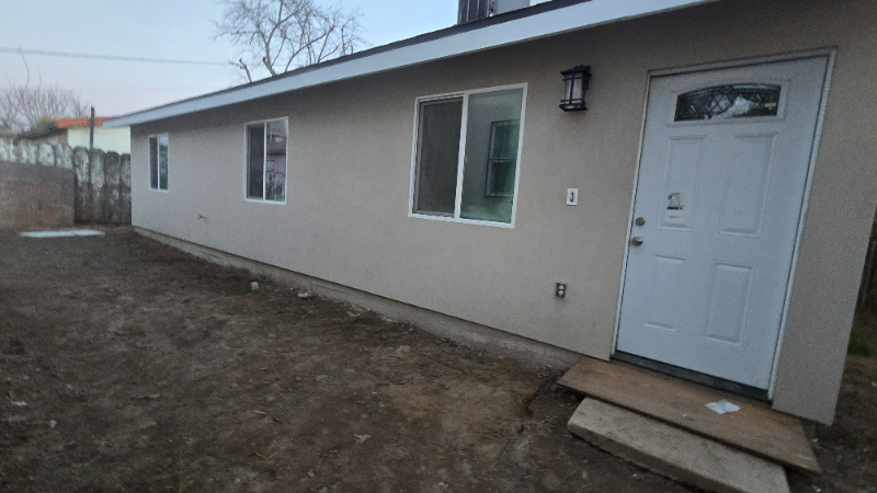 Bakersfield House: 725 31st St.