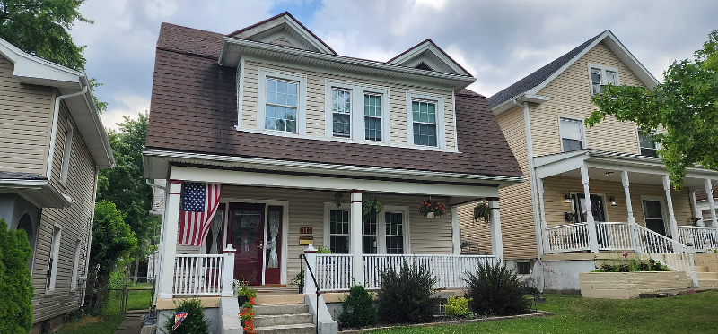 Vandalia House: 616 Saint Nicholas Ave