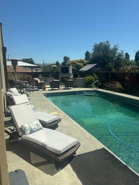 Livermore House: 3845 Madeira Way