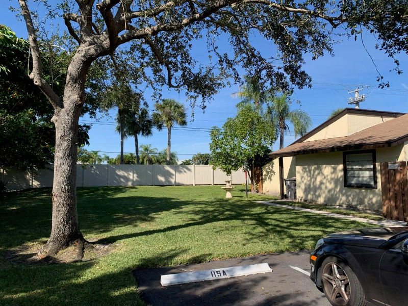 West Palm Beach Townhome: 4958 Alder Drive