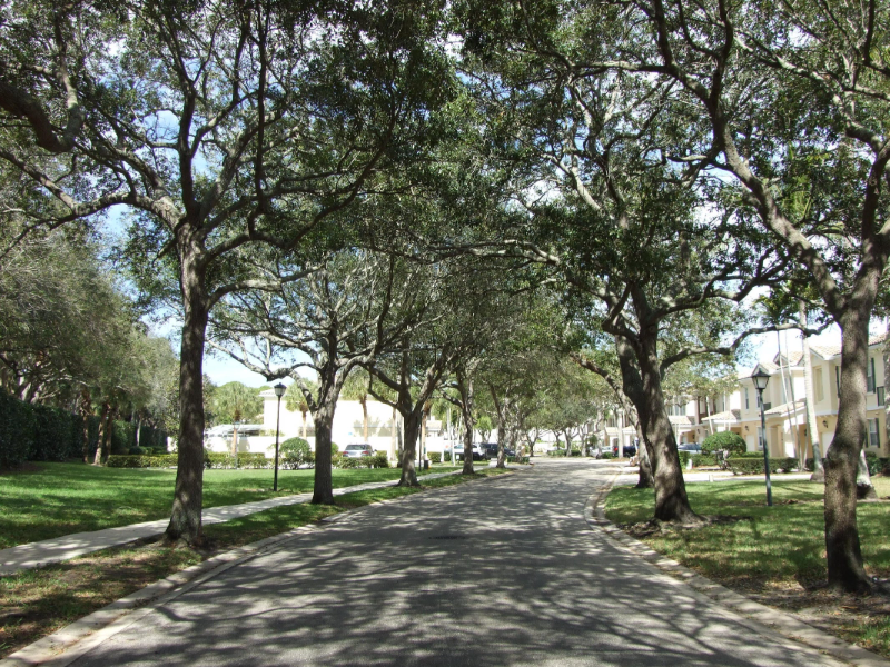 Palm Beach Gardens Townhome: 181 Santa Barbara Way