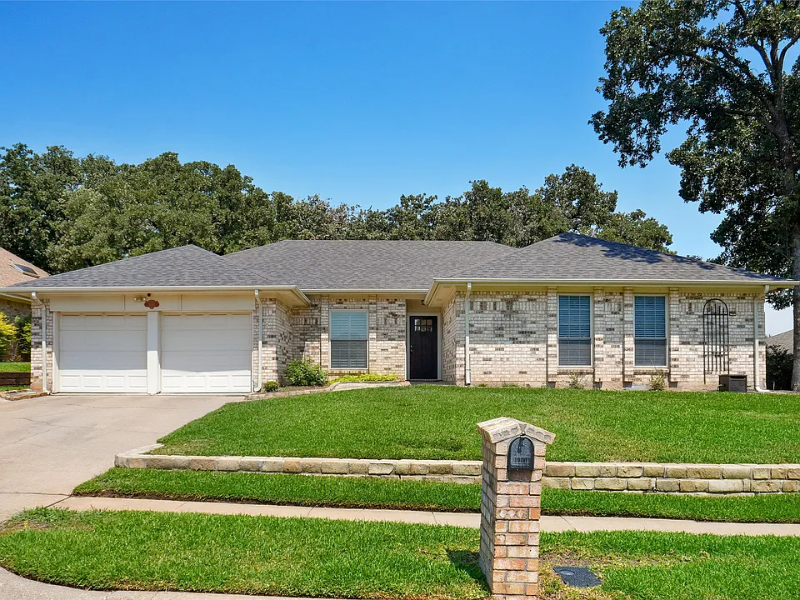 Euless House: 1000 Forest Trail Ct