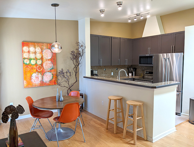 Seattle Condo: 326 Queen Anne Ave N