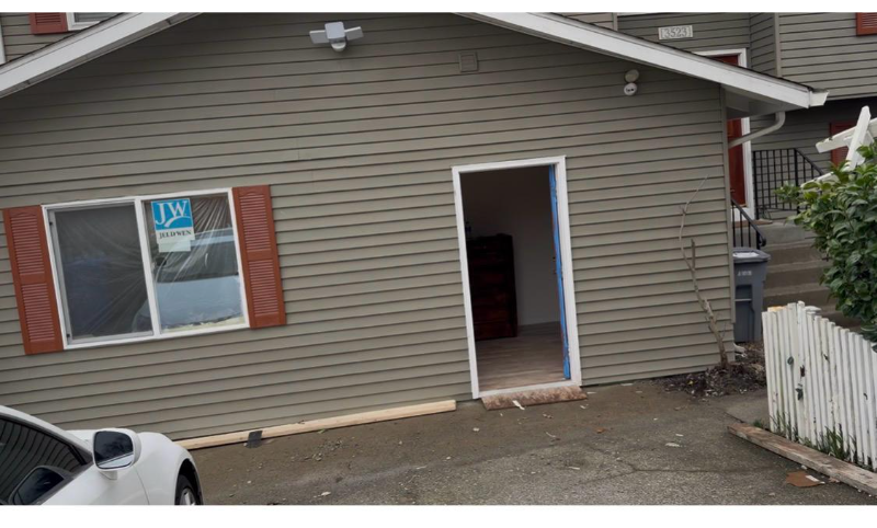 Kent House: 3523 S 260th St