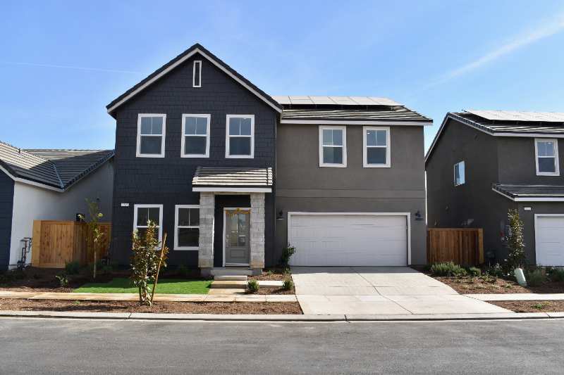 Clovis House: 2345 N Argyle Ave