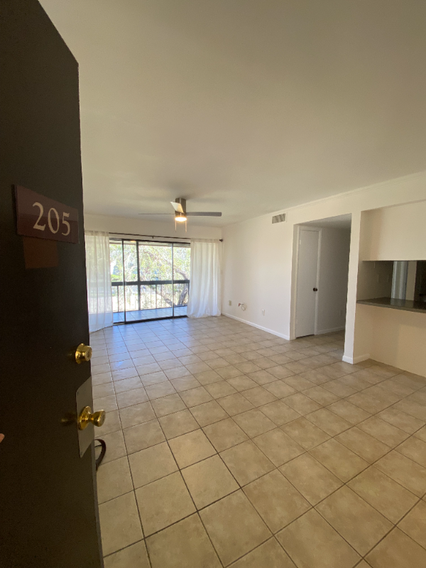 saint petersburg Condo: 710 N Village Dr.