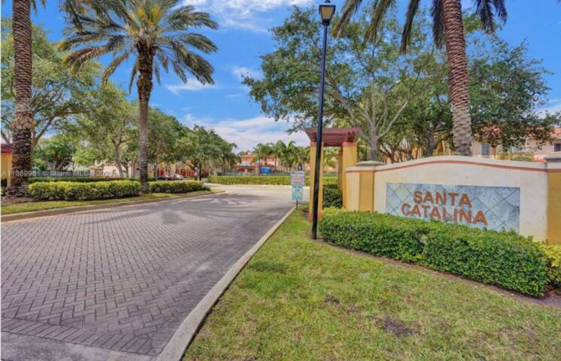 North Lauderdale Townhome: 1212 Santa Catalina Ln