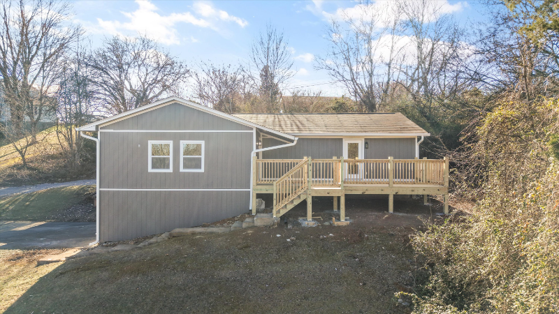 Seymour House: 305 Iroquois ln