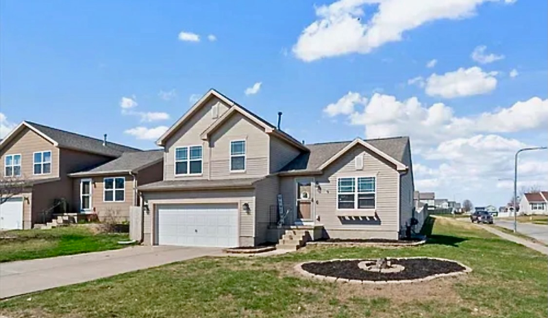 omaha House: 19404 x street