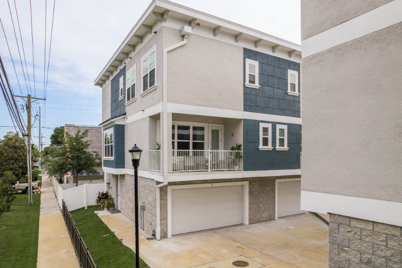 TAMPA Townhome: 3702 W ROLAND ST