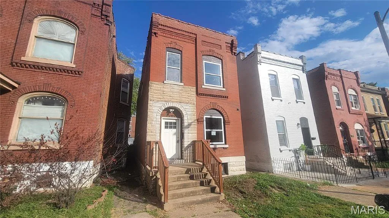 Saint Louis House: 3614 Iowa Ave Saint Louis, MO 63118
