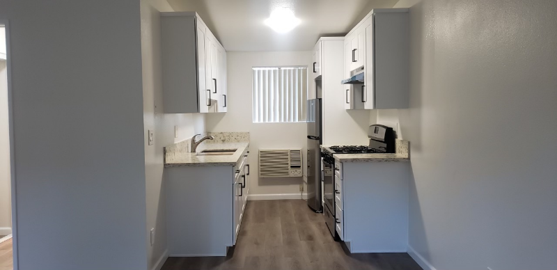 North Hollywood Apartment: 7424 Radford Ave