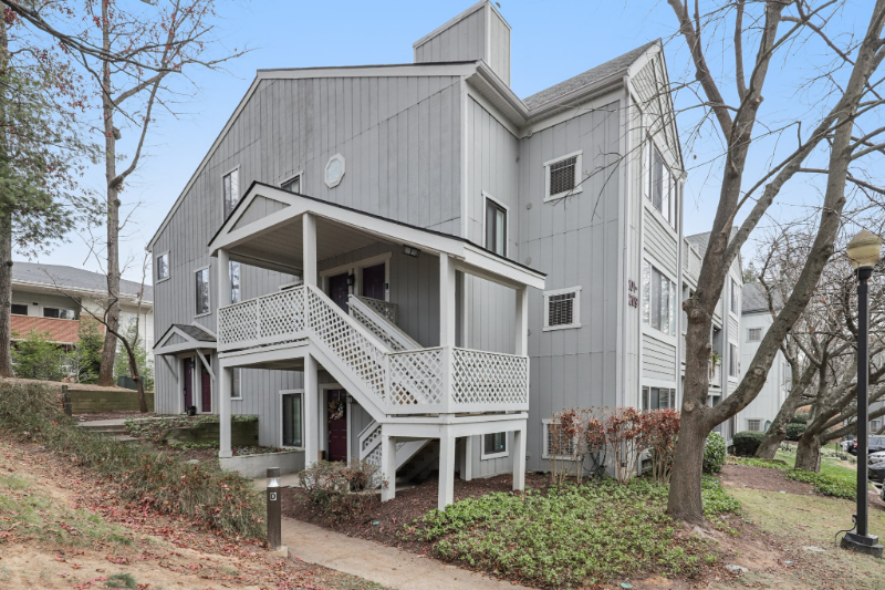 Reston Condo: 2209 Hunters Run Dr