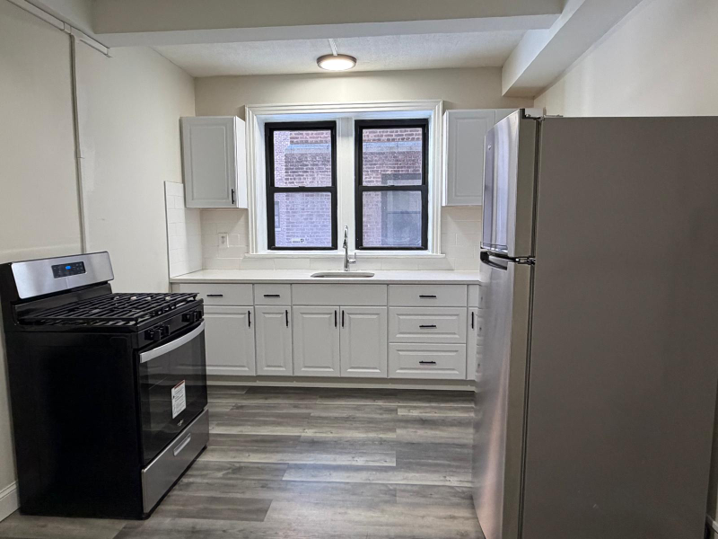 EAST ORANGE Condo: 195 Prospect Street