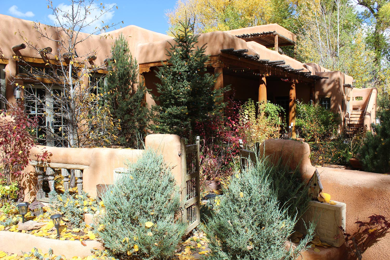 Taos House: 519 La Lomita Road
