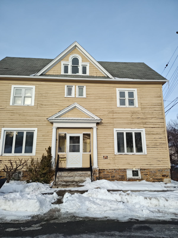 Altoona House: 1710 12th St