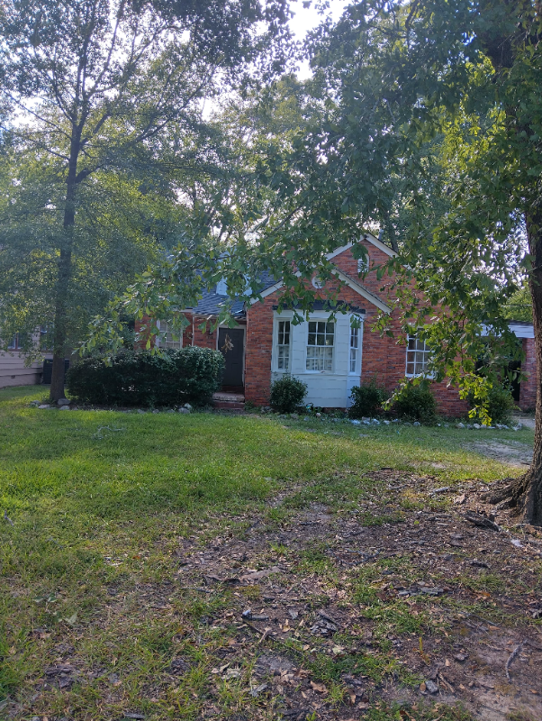 Montgomery House: 1938 Gorgas St