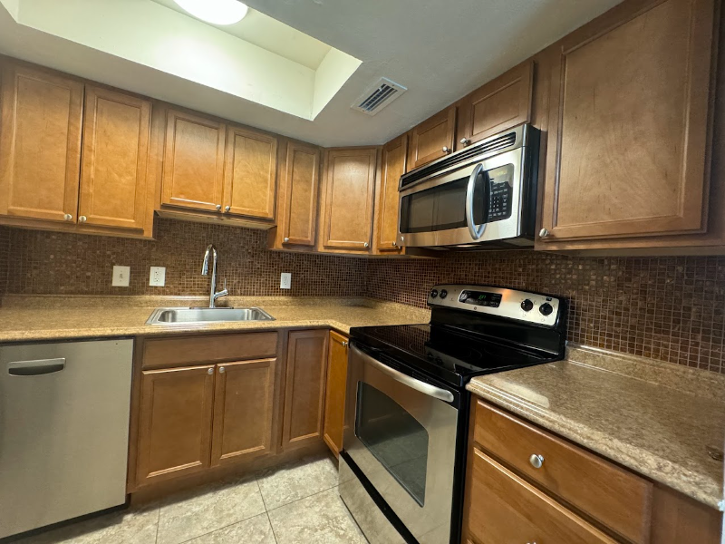 Orlando Apartment: 637 E Harwood St