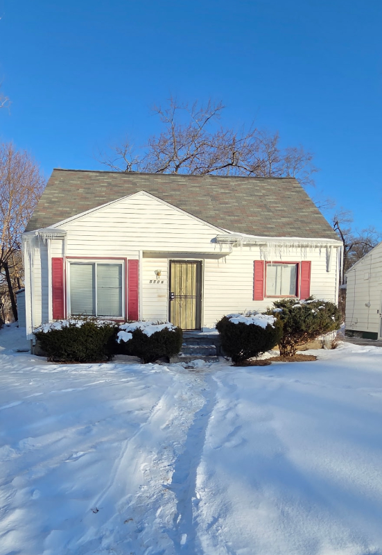 Flint House: 5506 Baldwin Blvd