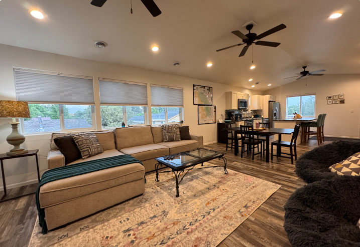 Sheridan House: 1863 Willow Avenue