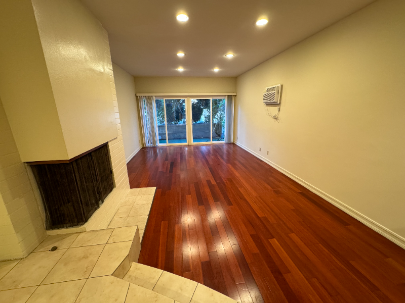 Los Angeles Apartment: 1937 Pelham Ave