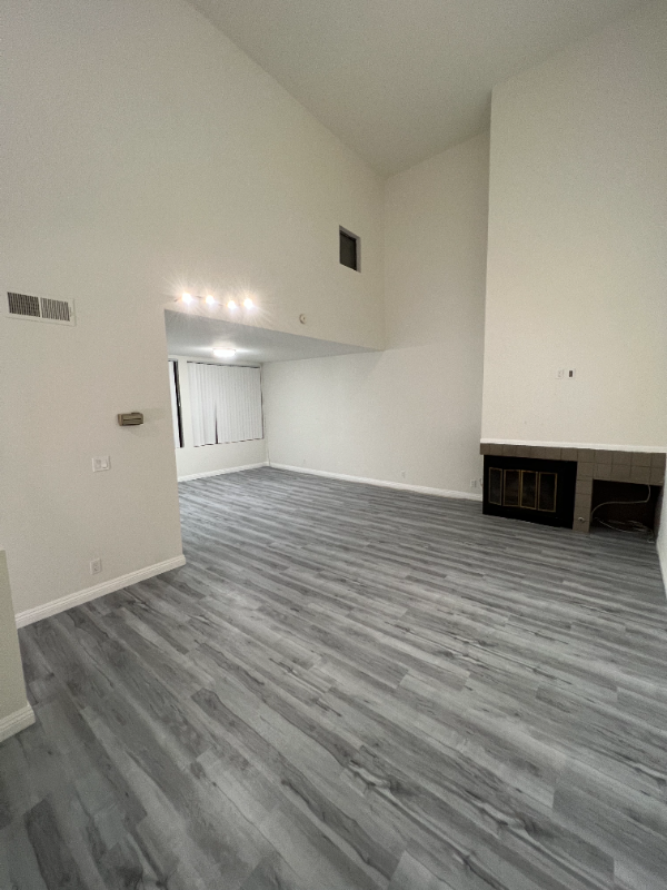 Los Angeles Apartment: 1600 S Bentley Ave
