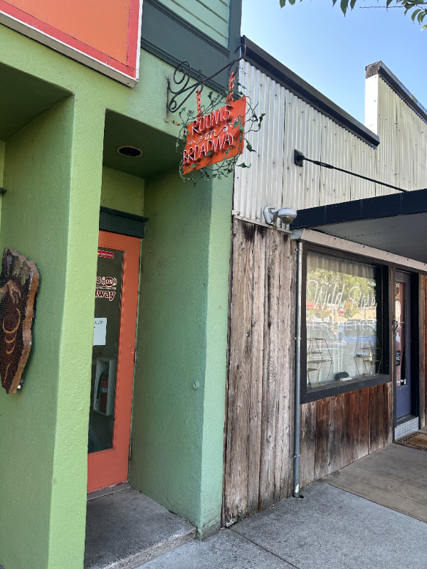 Estacada Apartment: 341 S Broadway