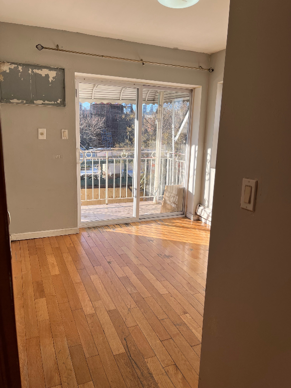 Astoria Apartment: 27-32 12th Street