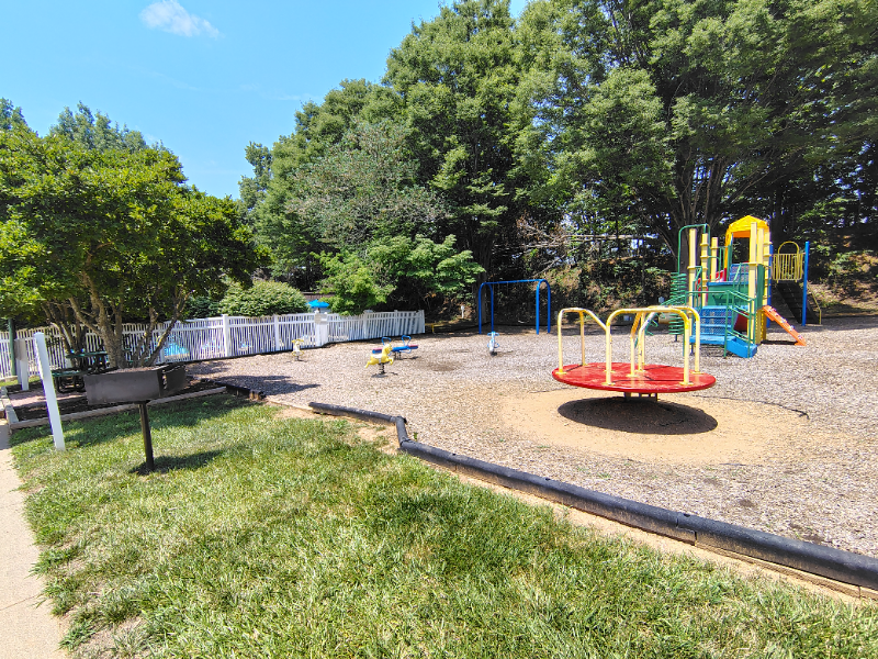 Lynchburg Apartment: 600 Reusens Road