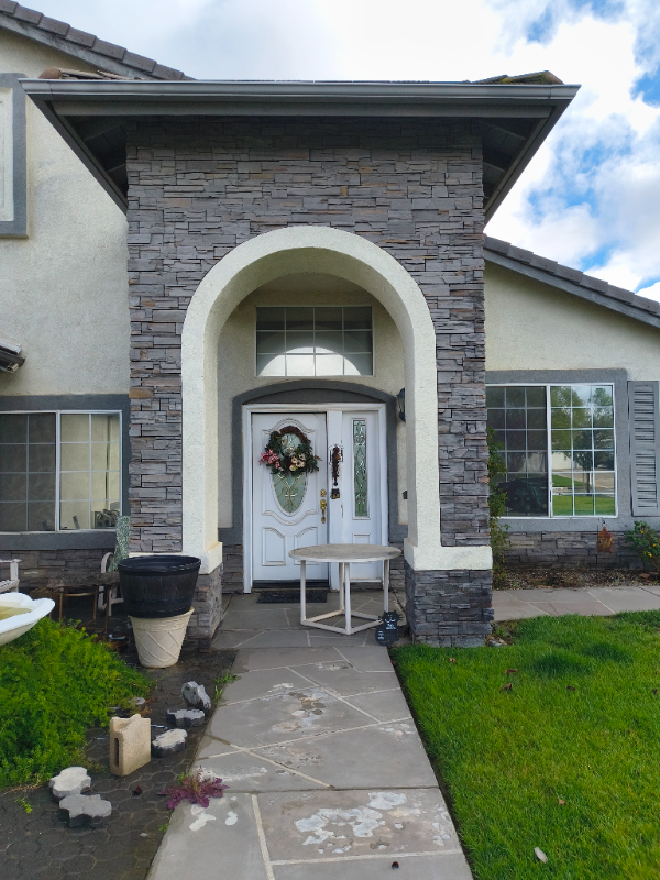 menifee House: 28409 King Apache Cir