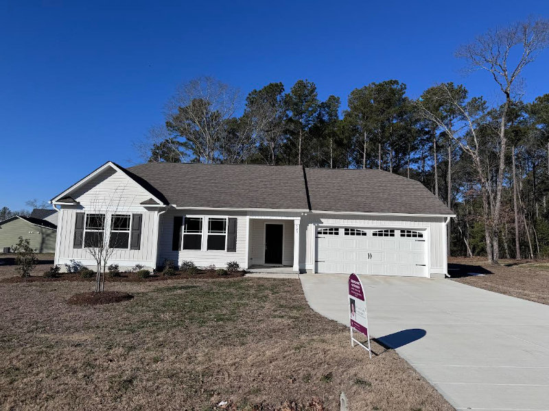 Goldsboro House: 303 Grand Oaks Dr