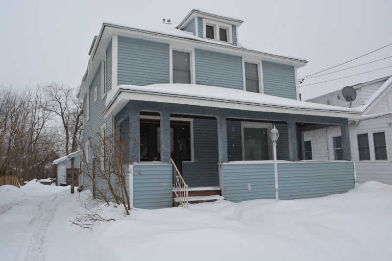 Utica House: 225 Thieme Place